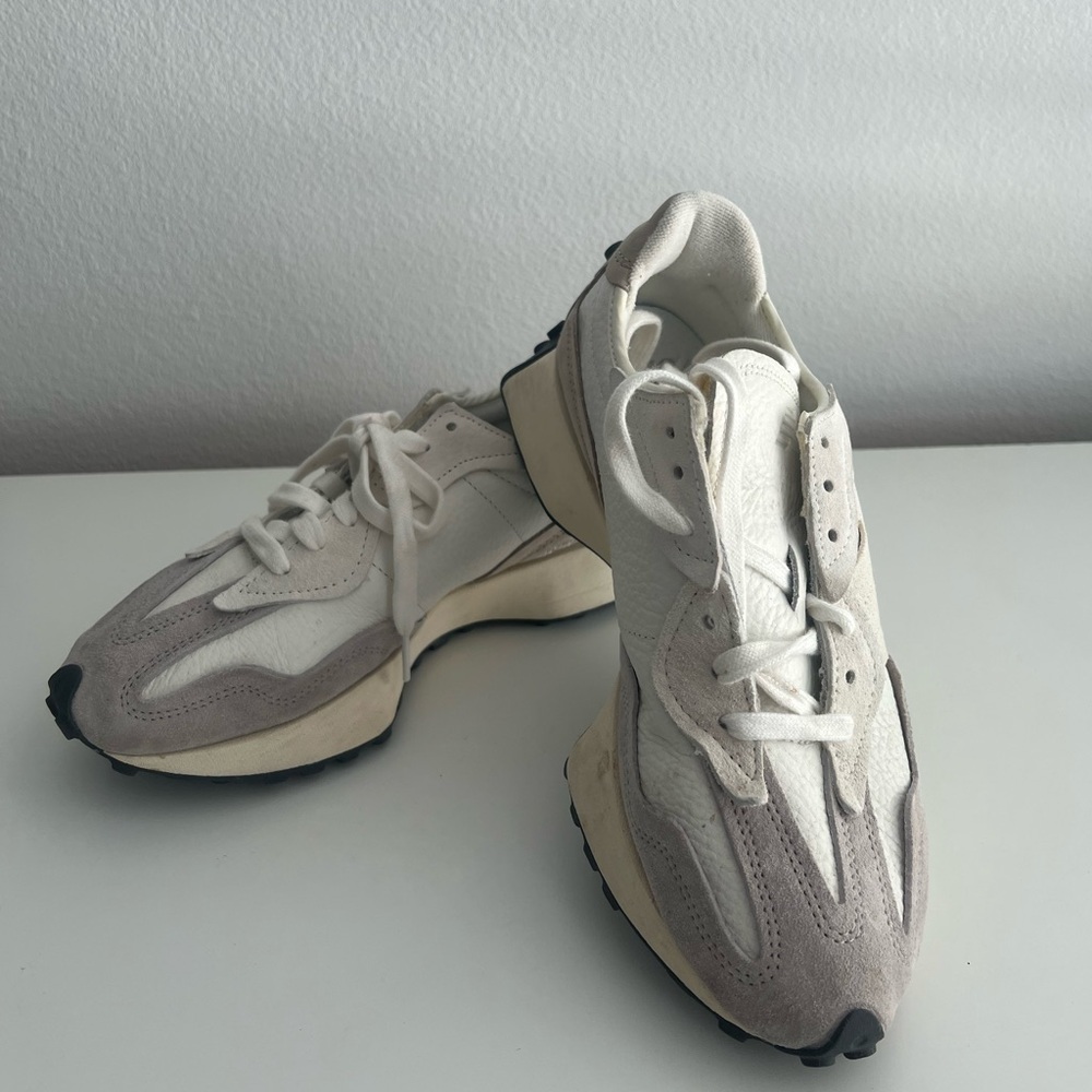 New Balance Women's 327 White and Light Gray Suede size 7.5